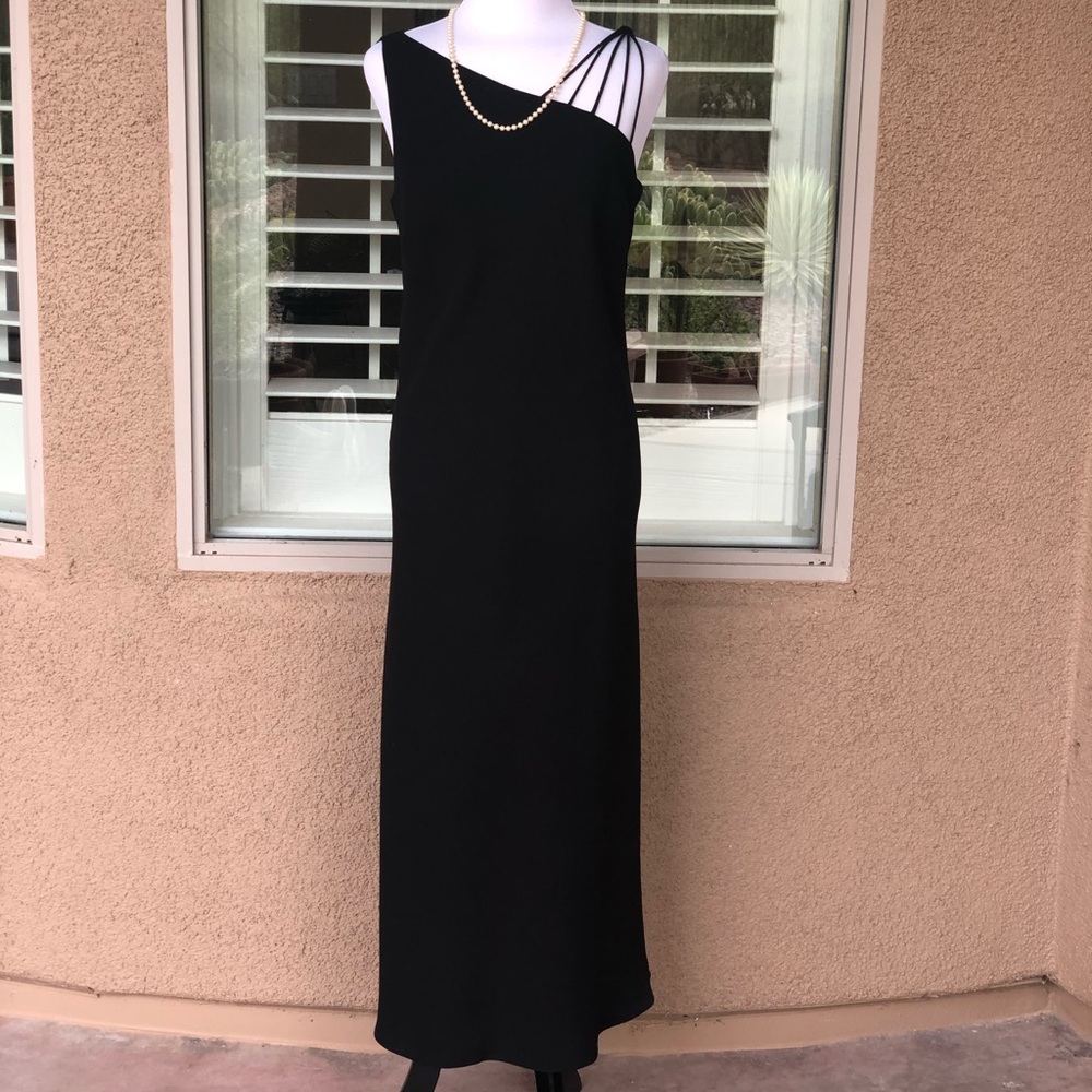 dress with v-neckline Green V-Neck Maxi Dress With Slit And Pleated Top Detail
